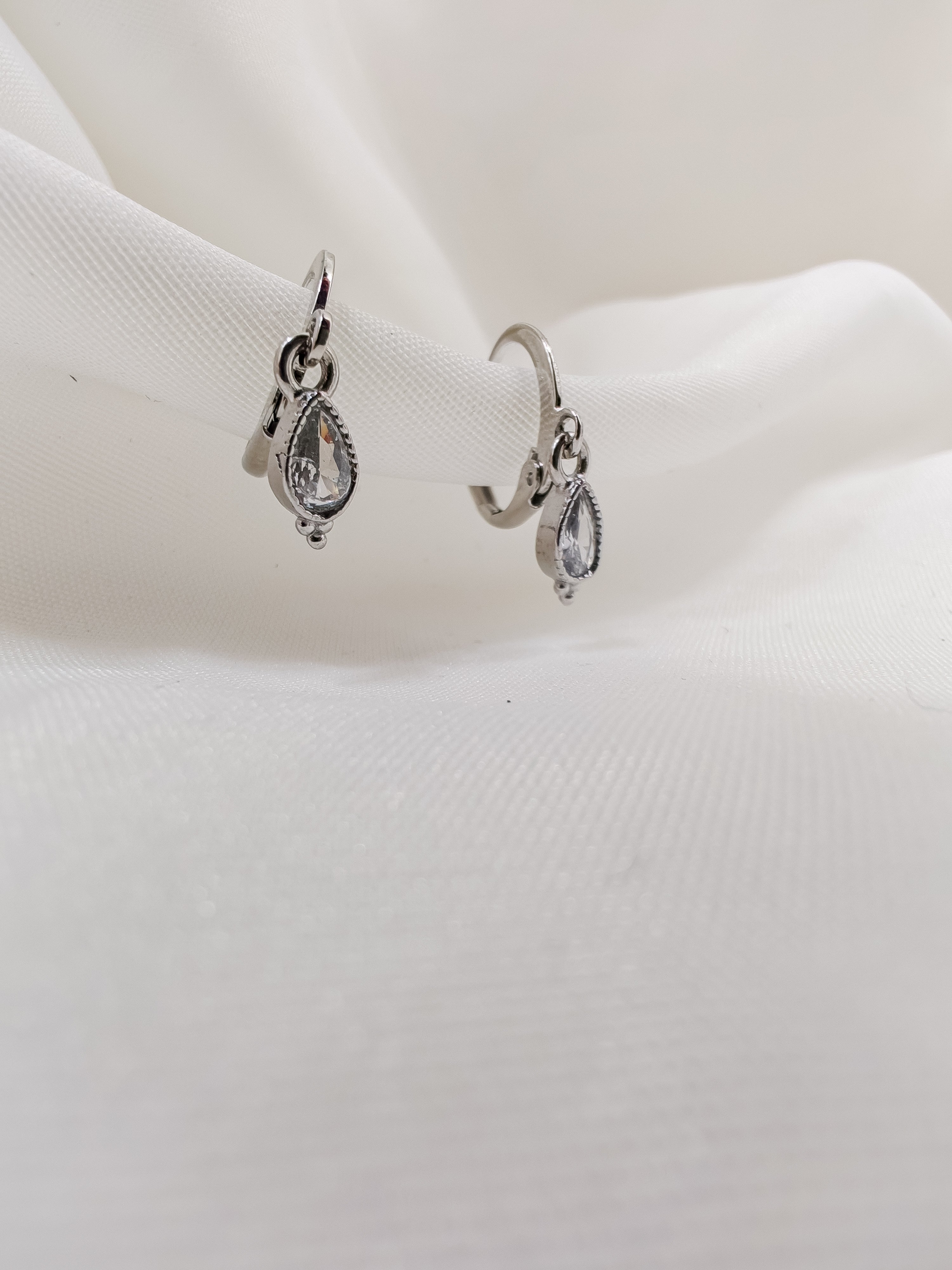 Collin boucle d'oreille en argent hypoallergénique en acier inoxydable waterproof.